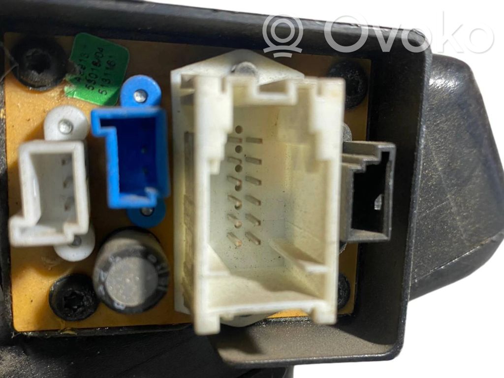 Speaker(s) in front door