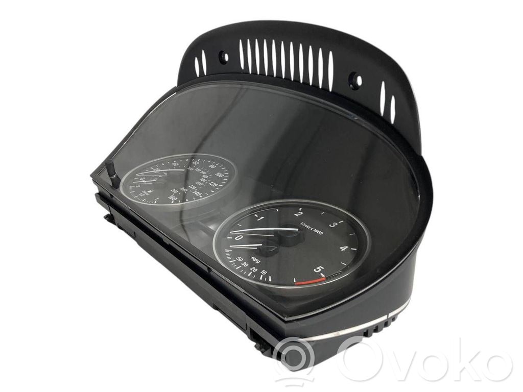 Speedometer (in the instrument panel)