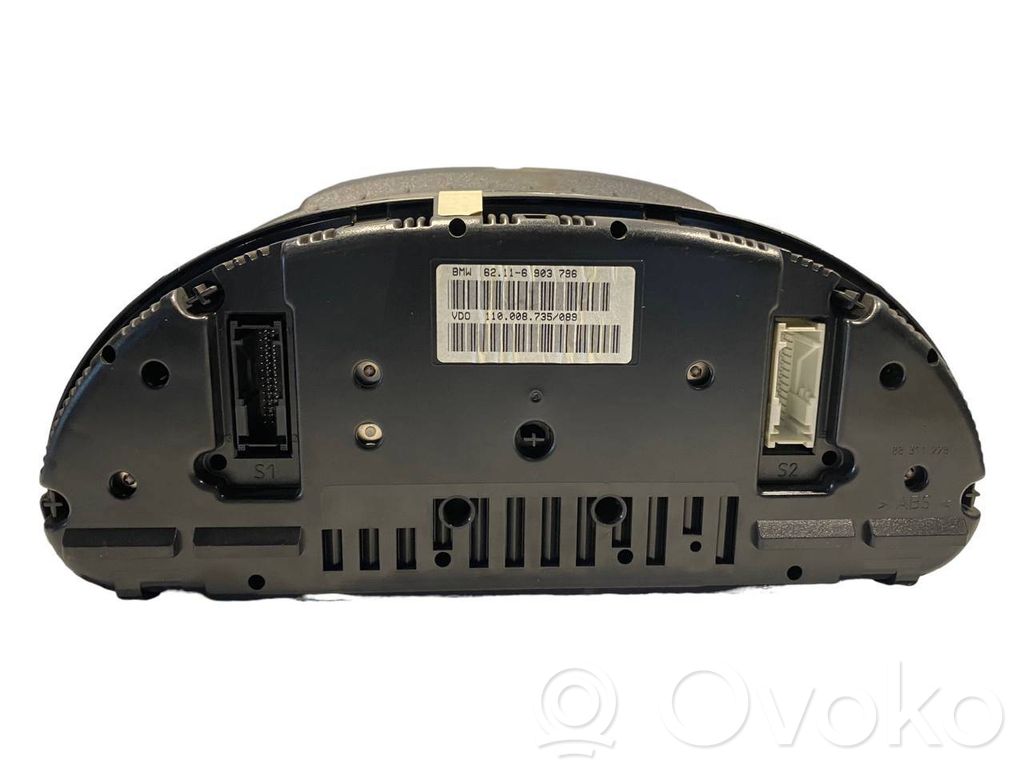 Speedometer (in the instrument panel)