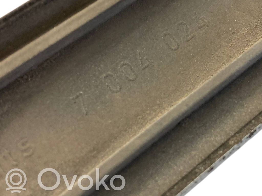Priekšpusē durvju dekoratīvā apdare (moldings)