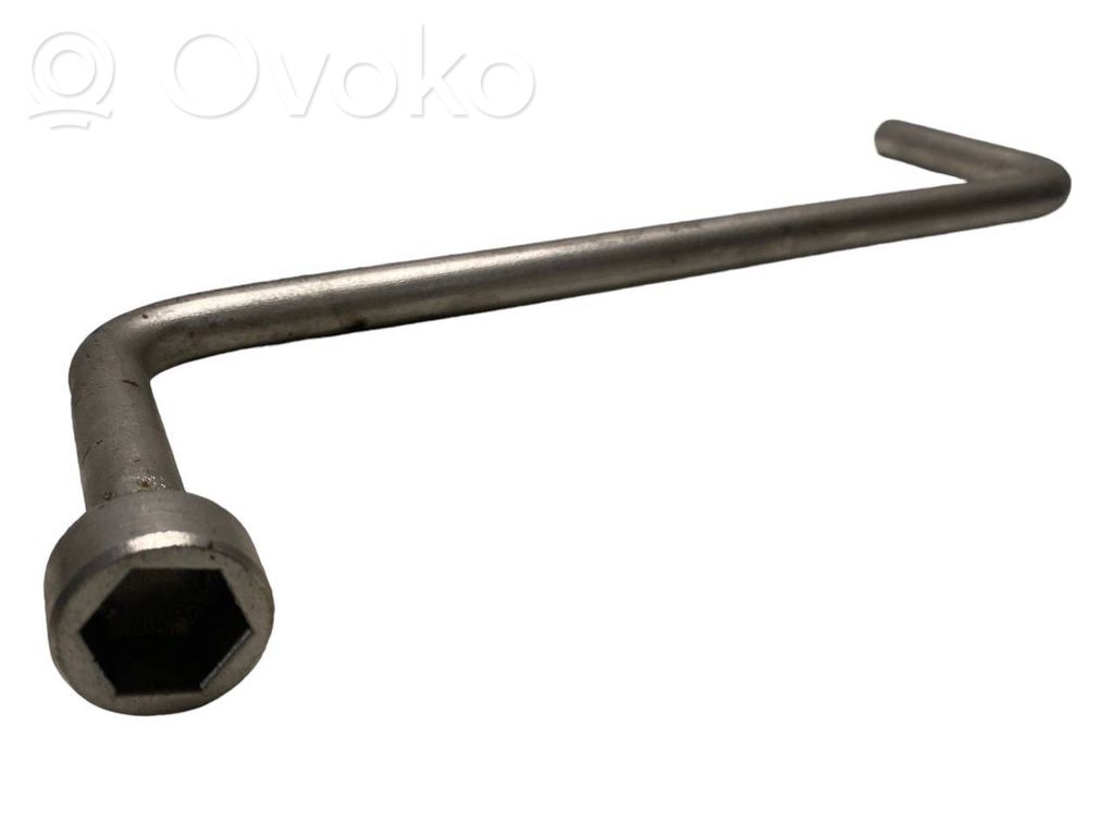 Riteņu uzgriežņatslēga