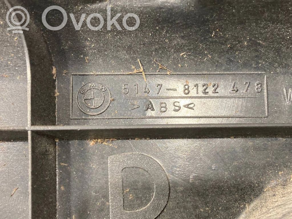 Aizmugurējā luktura detaļa