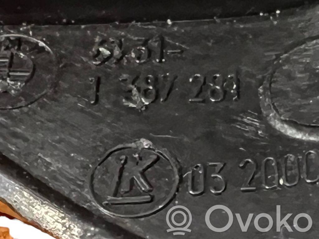 Sānu spoguļu slēdzis