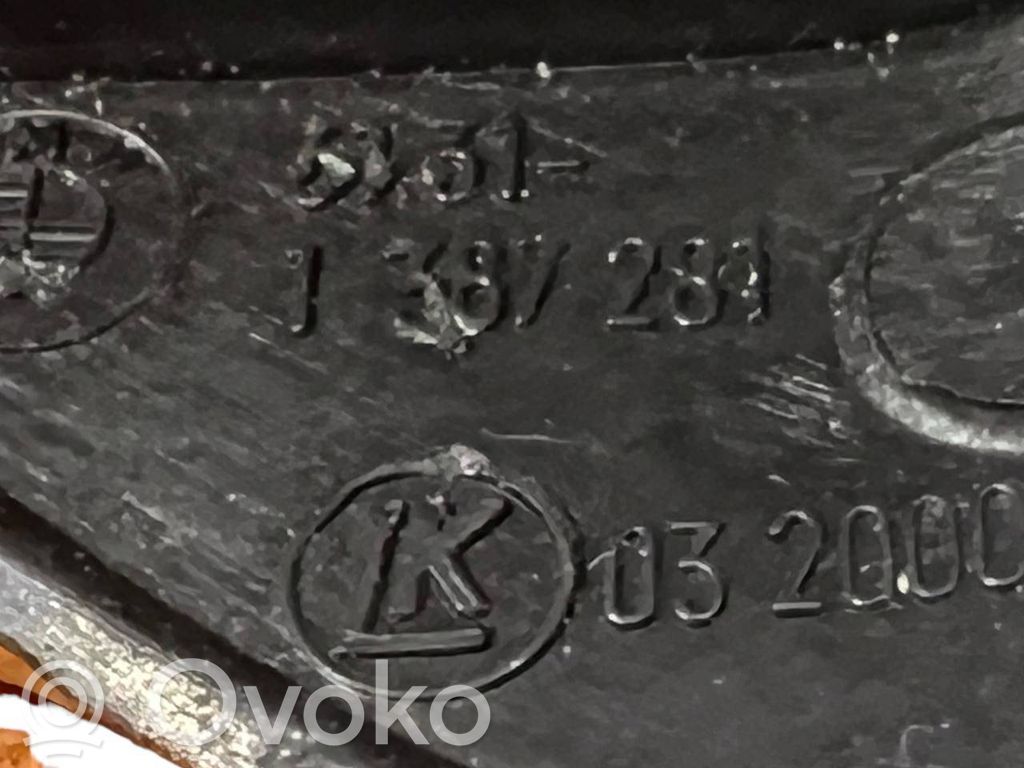 Sānu spoguļu slēdzis