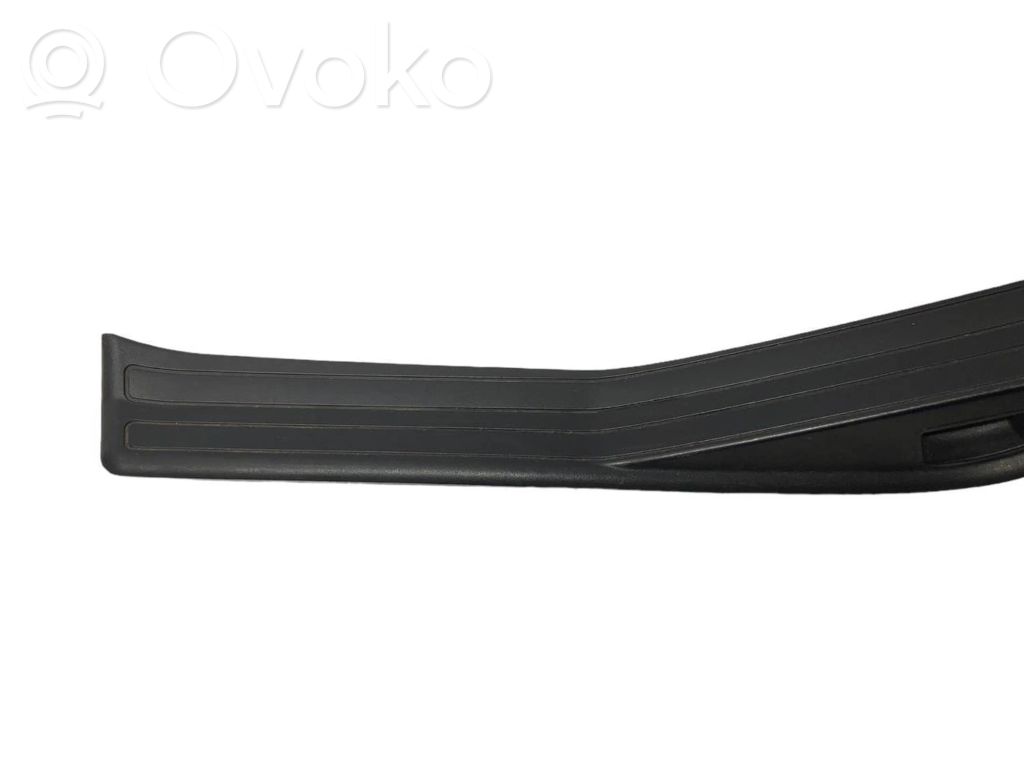 Rear door sill trim (inner)