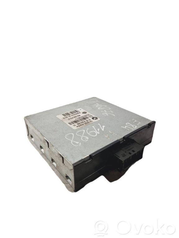 Voltage converter / converter module