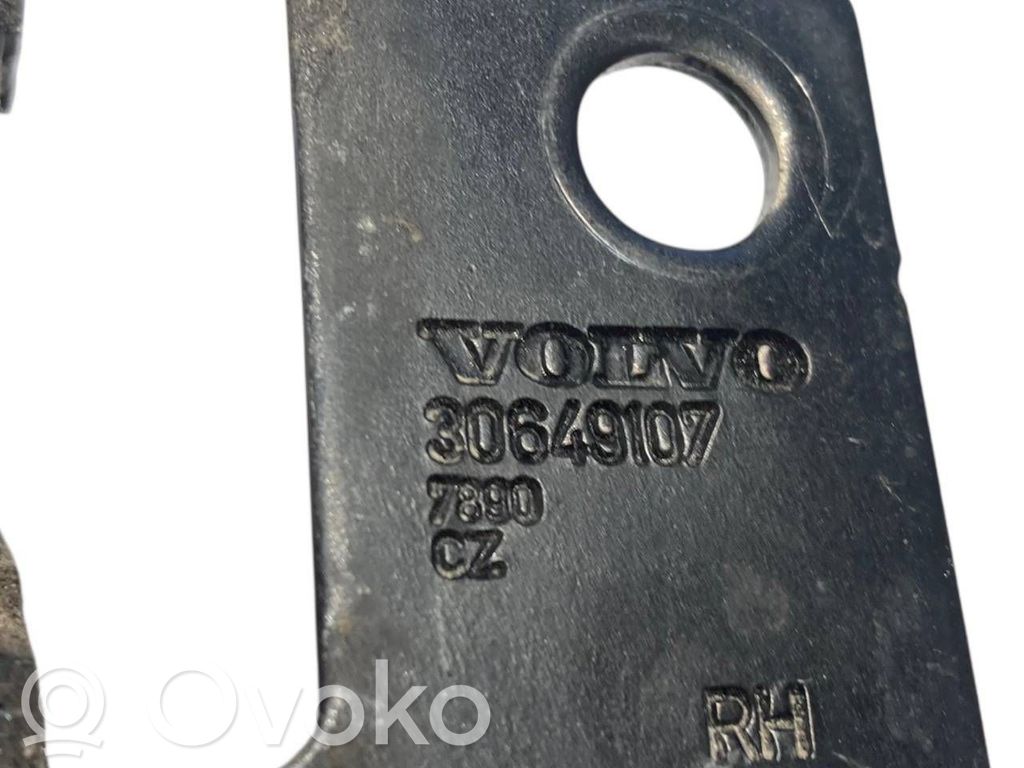 Aizmugurējā pārsega slēdzene