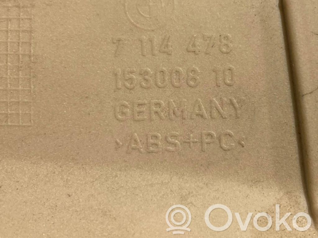 (D) statņa dekoratīvā apdare (augšdaļa)