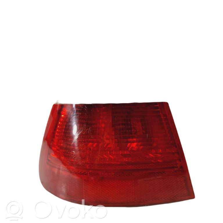 Задний фонарь в кузове