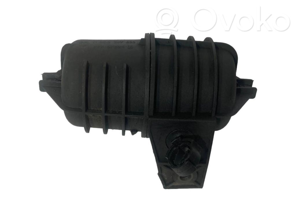 Vacuum air tank