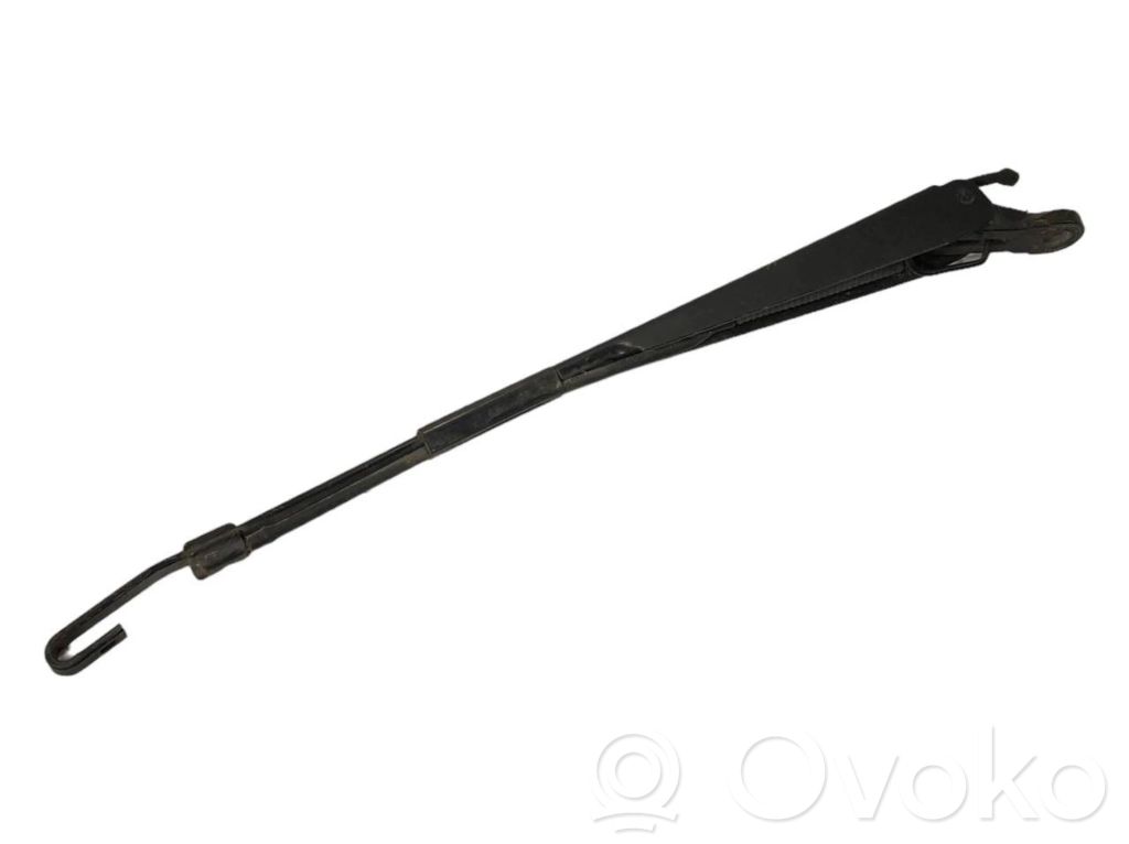 Rear window wiper arm