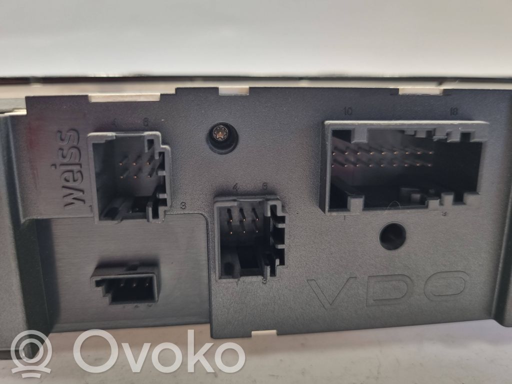 Gaisa kondicioniera / klimata kontroles / salona apsildes vadības bloks (salonā)