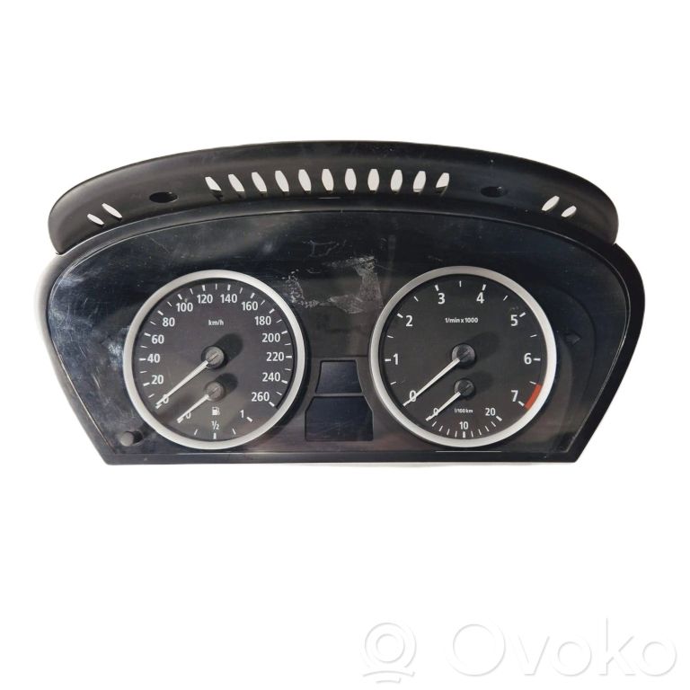 Speedometer (in the instrument panel)
