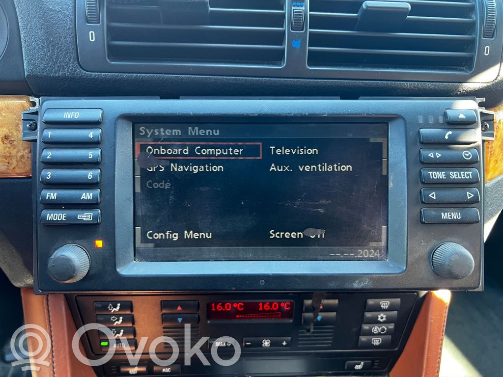 Radio / CD/DVD atskaņotājs / navigācija