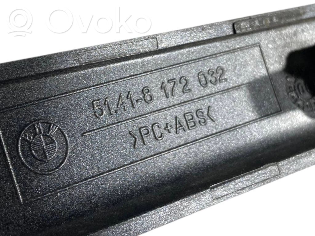 Priekšpusē dekoratīvās apdares lenta