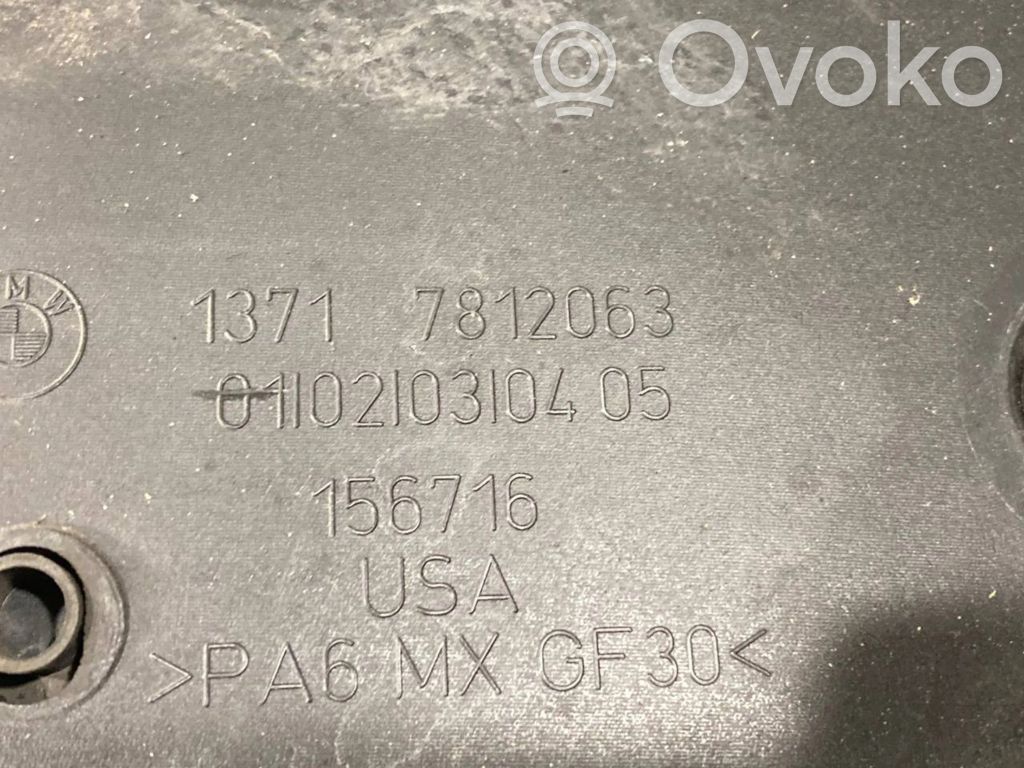 Dzinēja pārsegs (dekoratīva apdare)