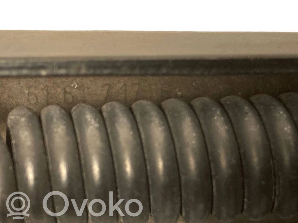 Priekšējā loga tīrītāja kājiņa