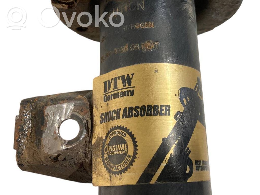 Priekšpusē amortizators ar atsperi