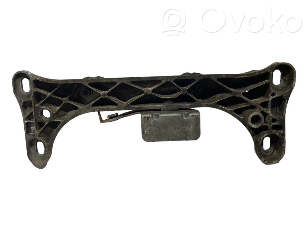 Transmission mounting bracket