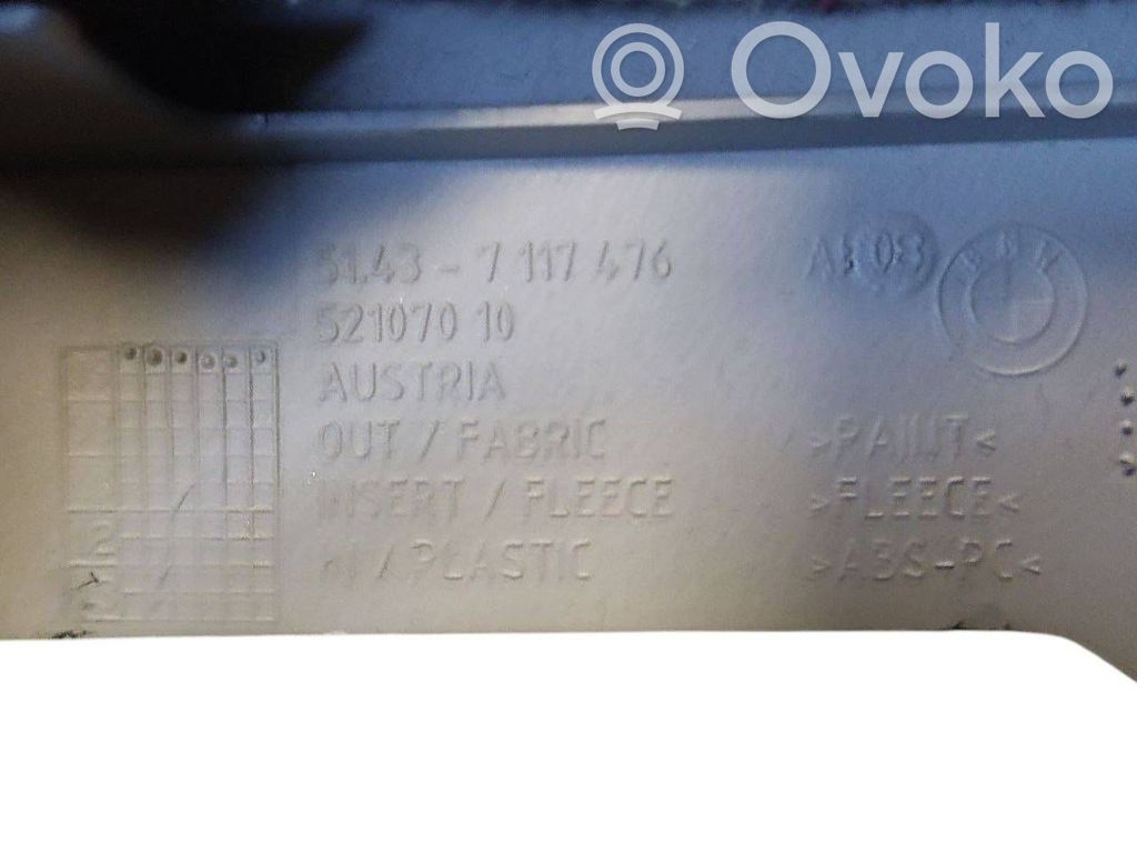 (C) statņa dekoratīvā apdare