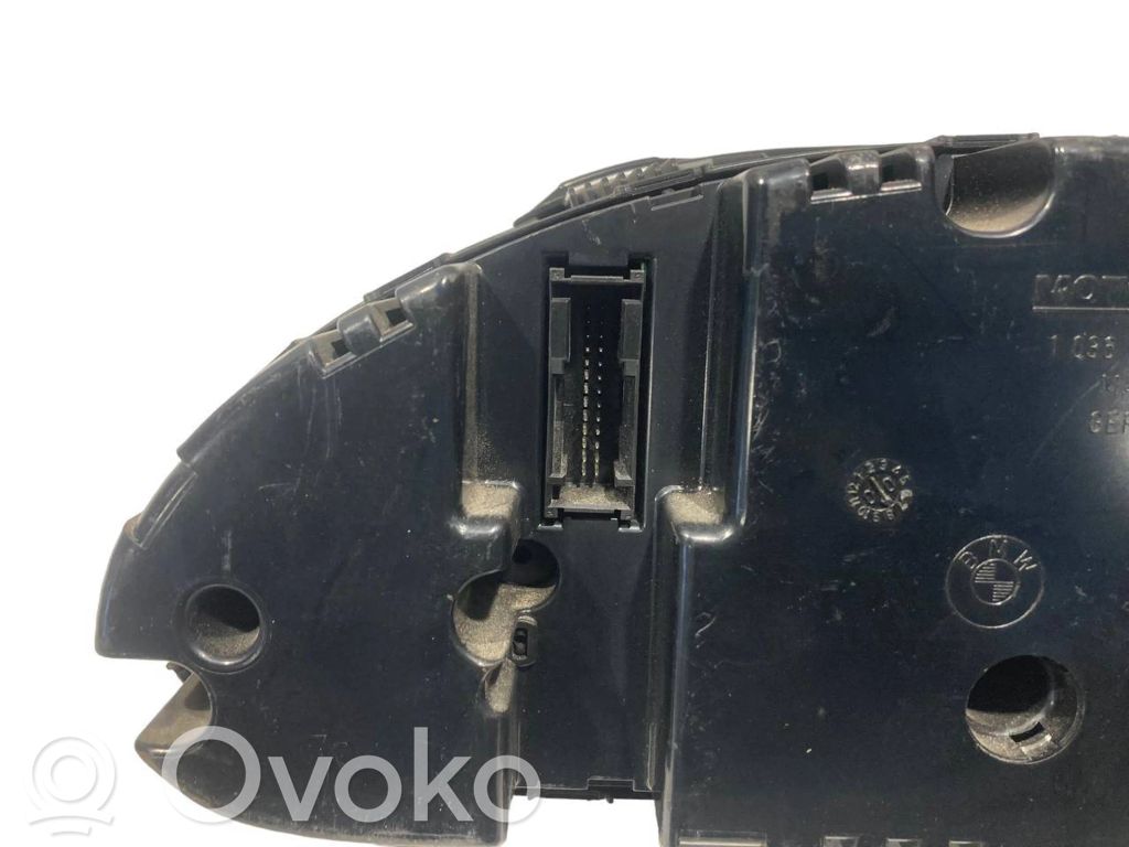 Speedometer (in the instrument panel)