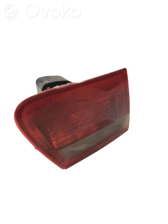 Задний фонарь на капоте