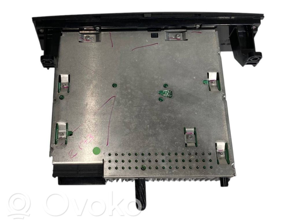Radio / CD/DVD player / navigation