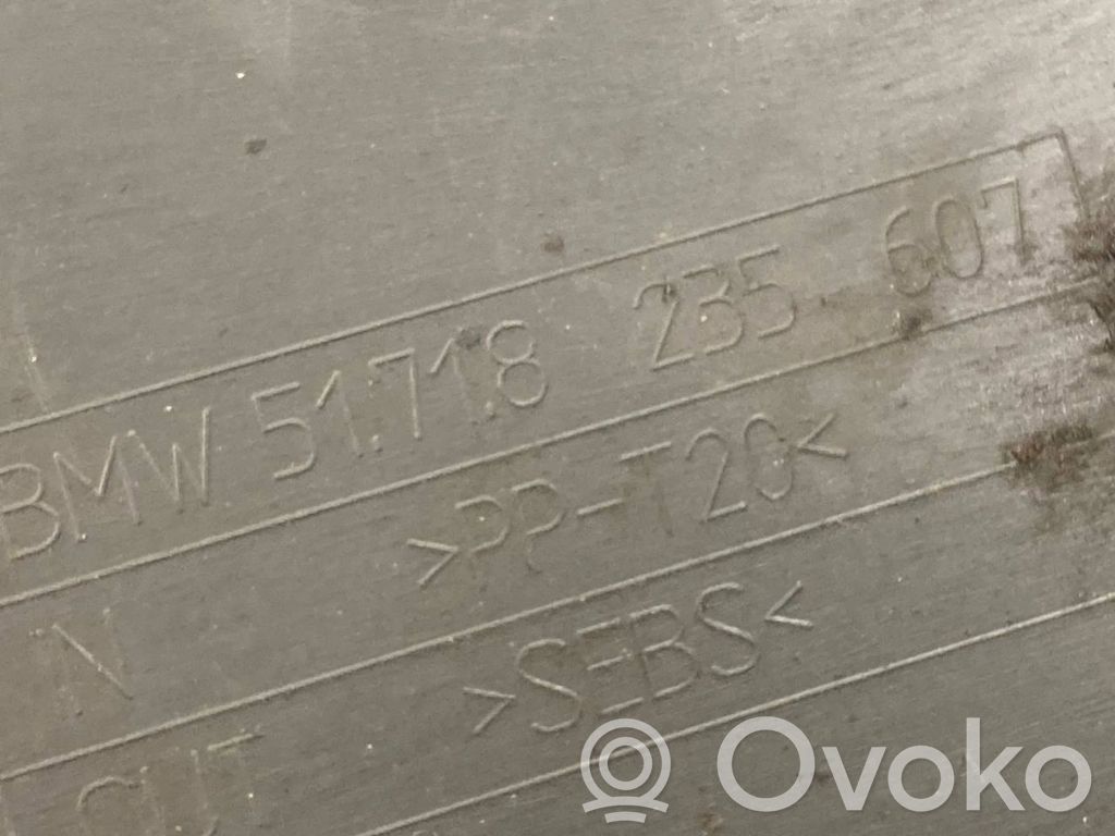 Cita veida dzinēja nodalījuma detaļa