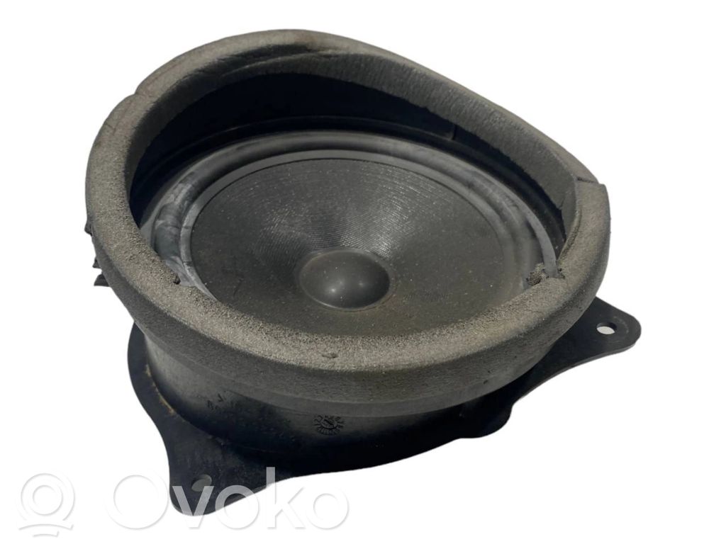 Speaker(s) in the rear door