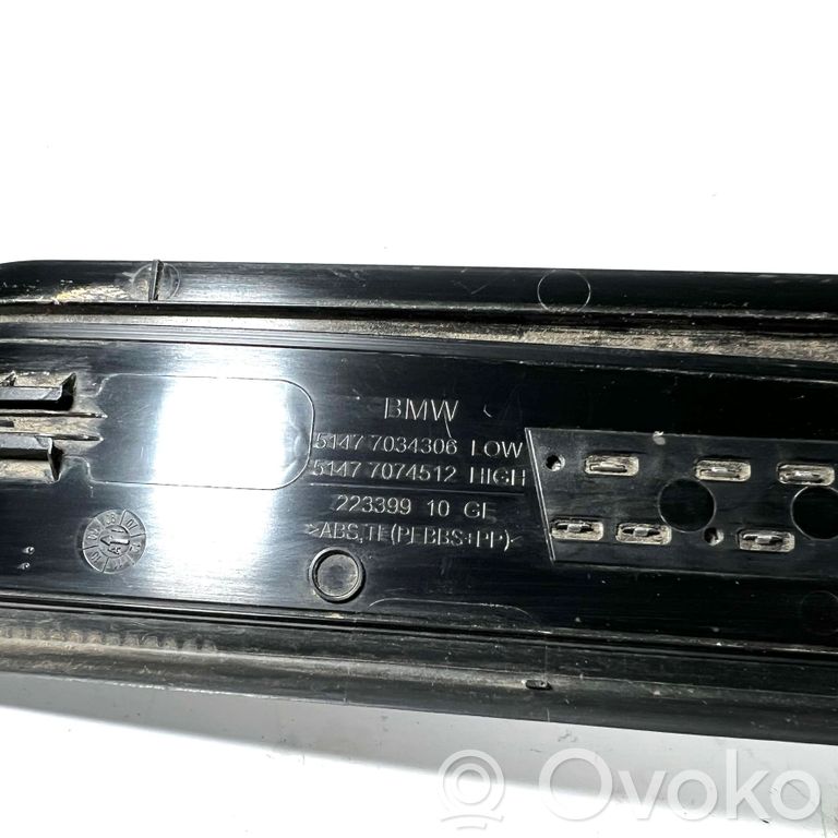 Rear door sill trim (inner)