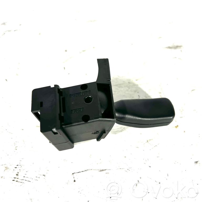 Steering wheel height control switch