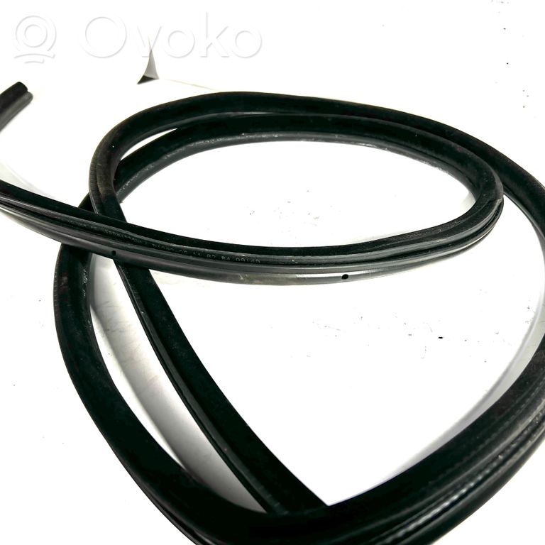 Rear trim rubber (in the body)