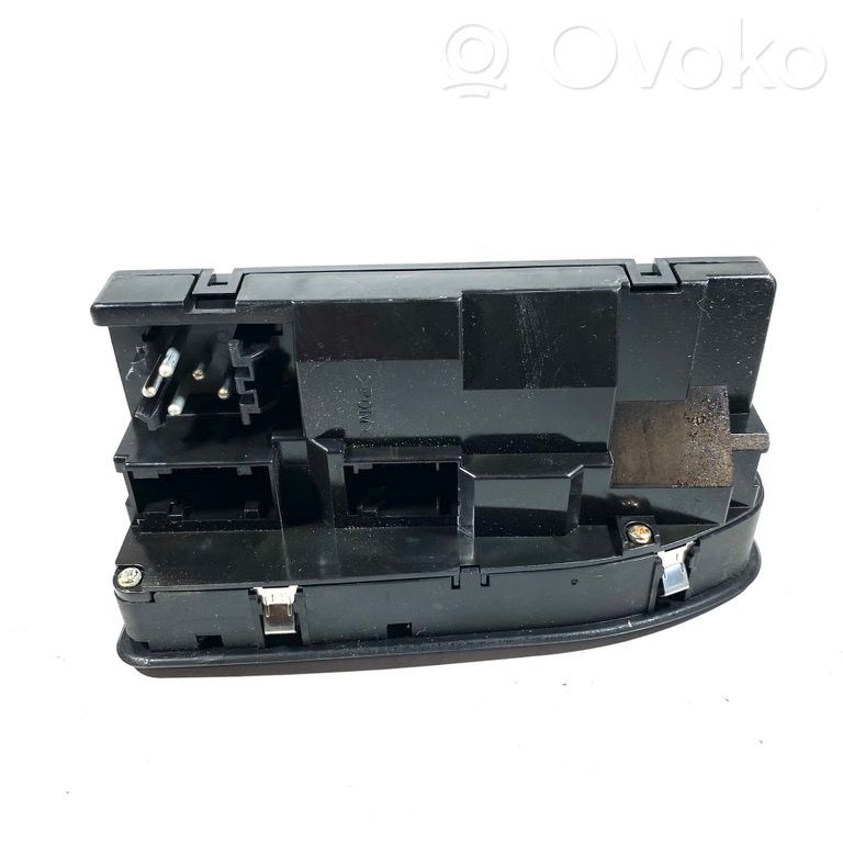 Window lift control switch(es)