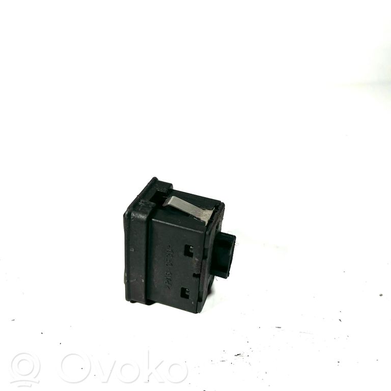 Window lift control switch(es)