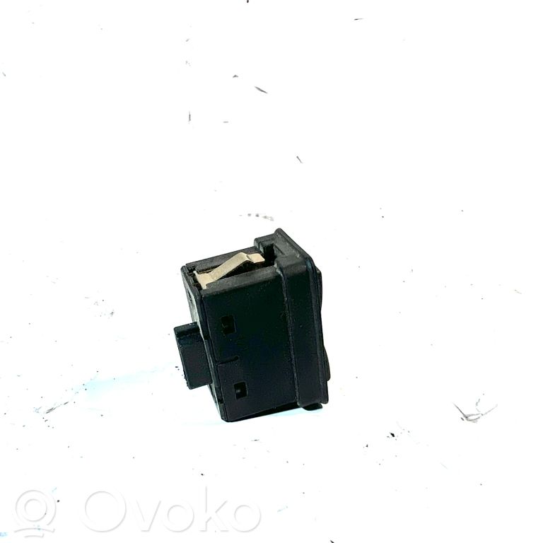 Window lift control switch(es)