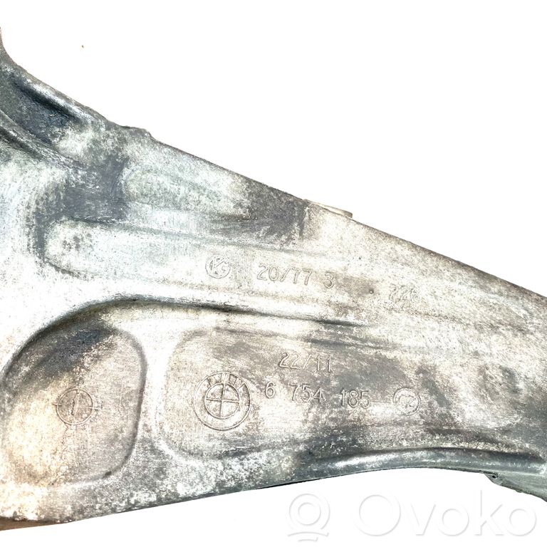 Engine mounting bracket