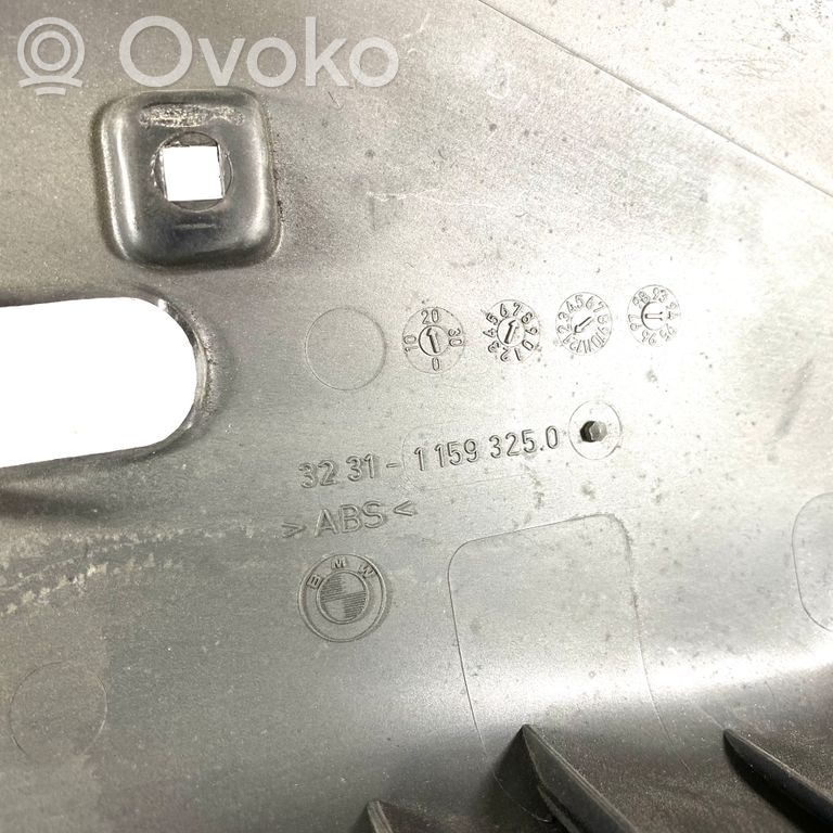 Steering axle trim