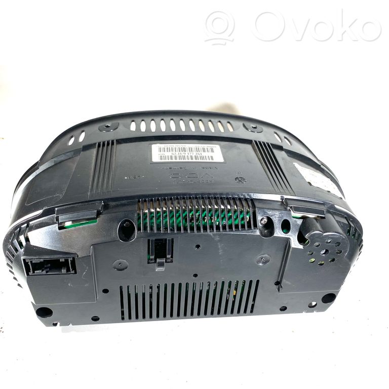 Speedometer (in the instrument panel)