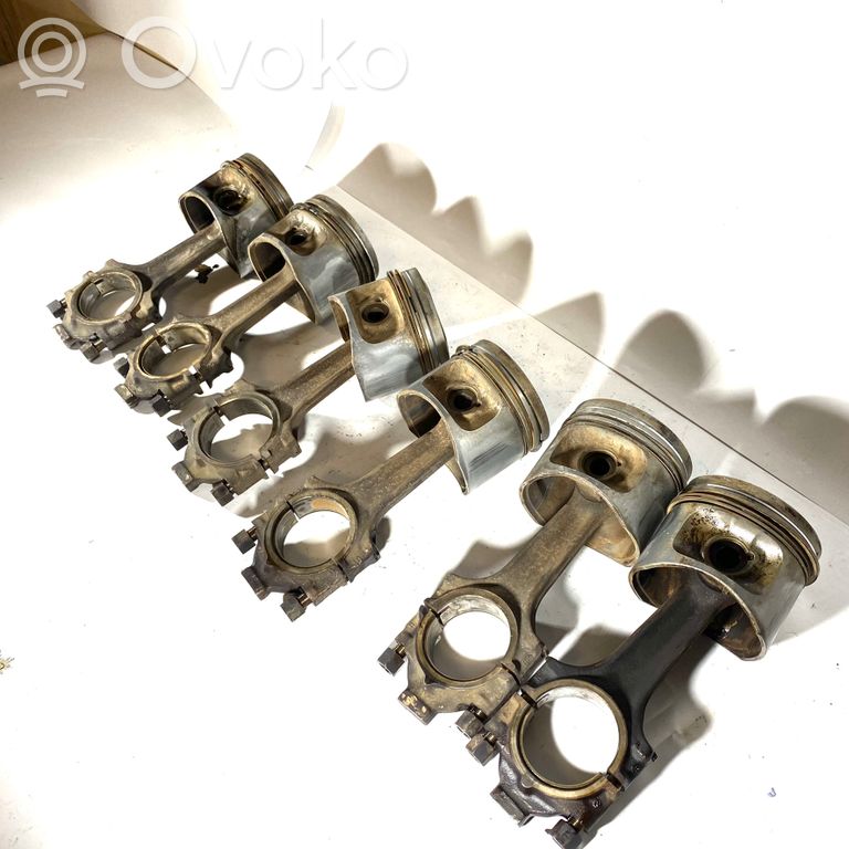 Piston with connecting rod