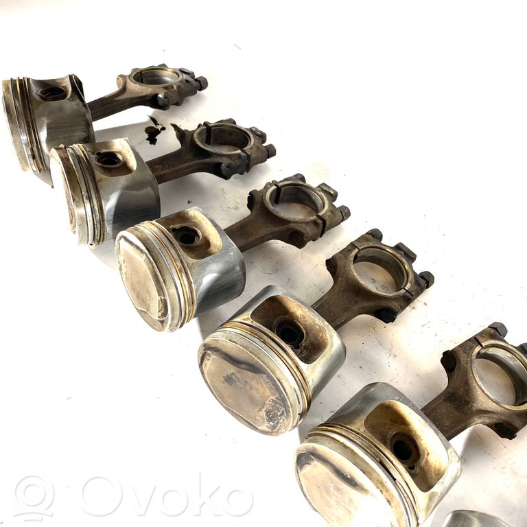 Piston with connecting rod