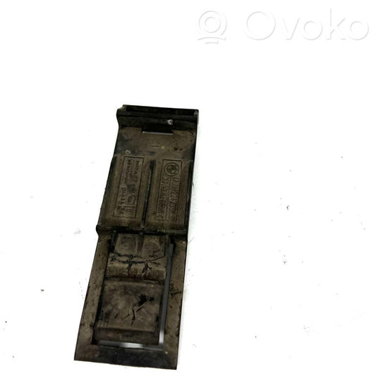 Intercooler hose(s)/pipe(s) bracket