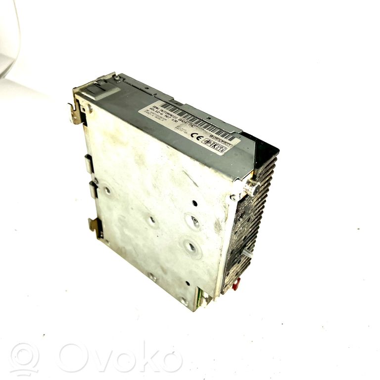 Radio / CD/DVD atskaņotājs / navigācija