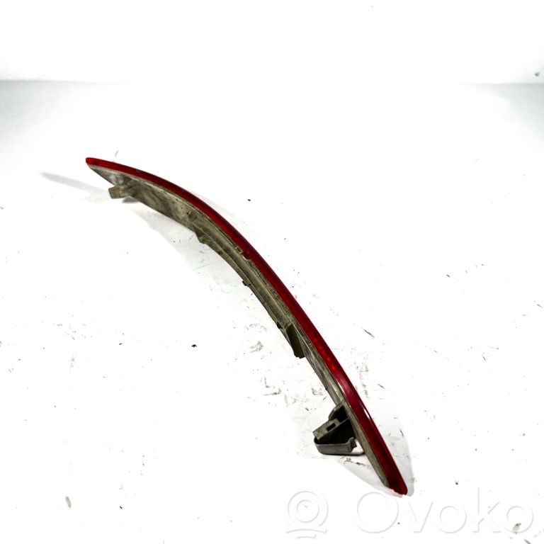 Aizmugurē atstarotājs