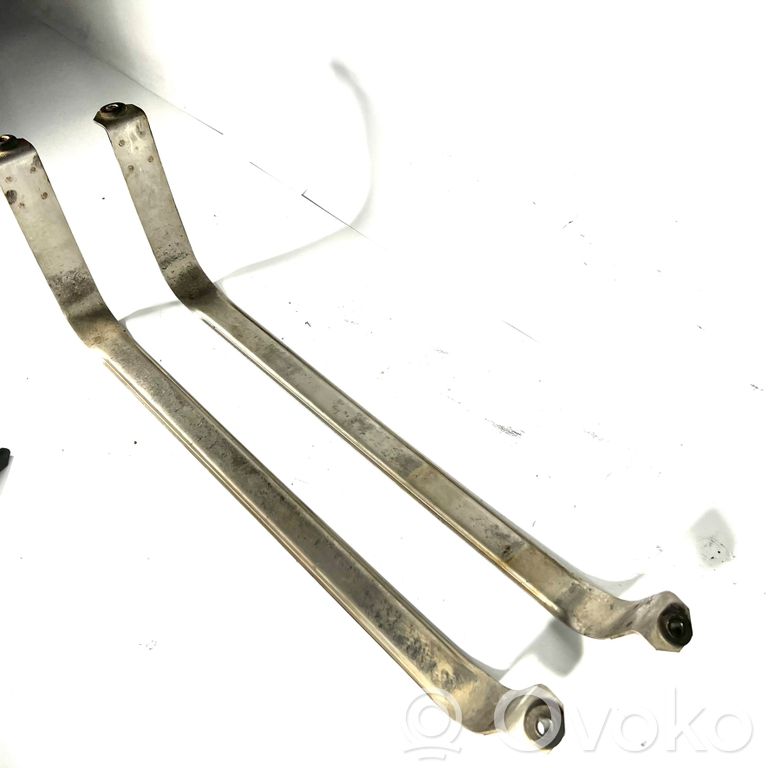 Degvielas tvertnesturētājs (-i)