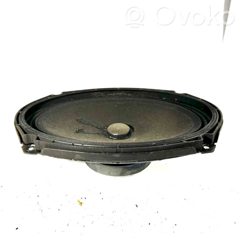 Speaker(s) in the rear window