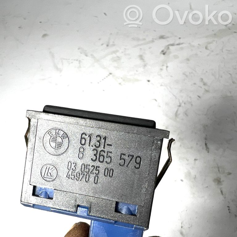 Aizmugures durvju atvēršanas slēdzis