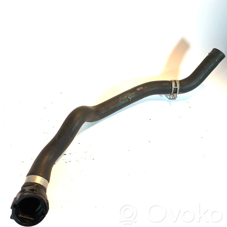 Caurulīte (-es) / šļūtene (-es)