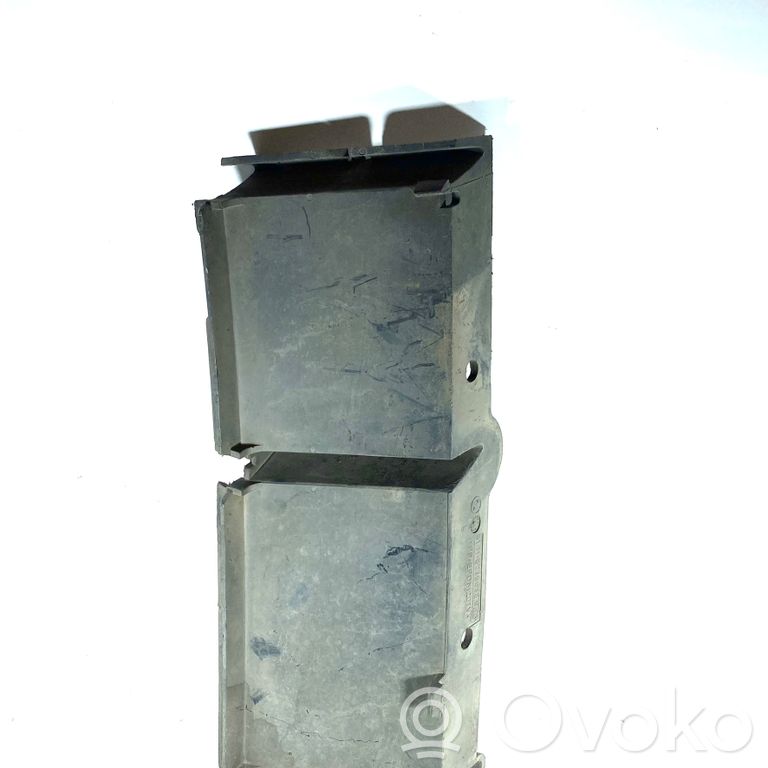 Priekšpusē dekoratīva bampera uzlikas