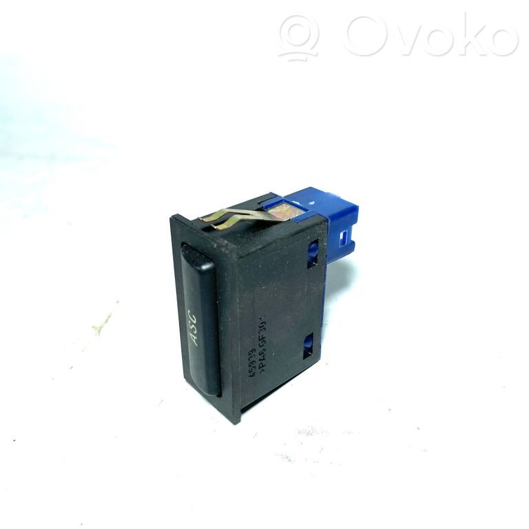 Pretslīdes (ASR) slēdzis