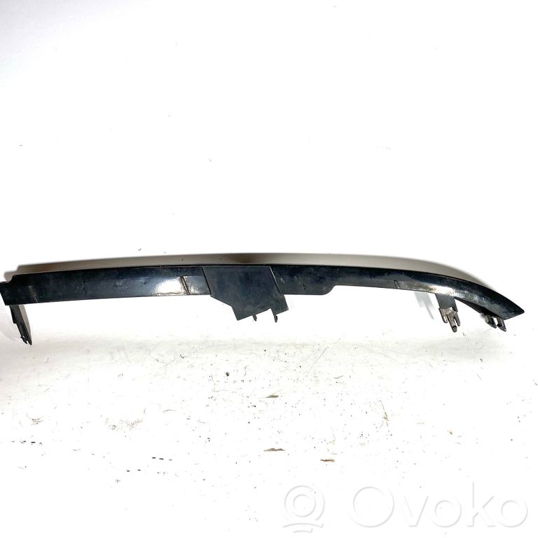 Priekšējā luktura dekoratīvā apdare